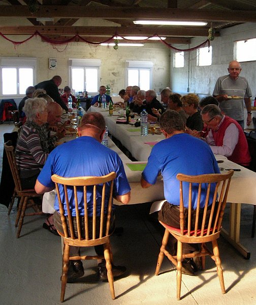 2011-10-13 31 Le nez dans les assiettes.JPG